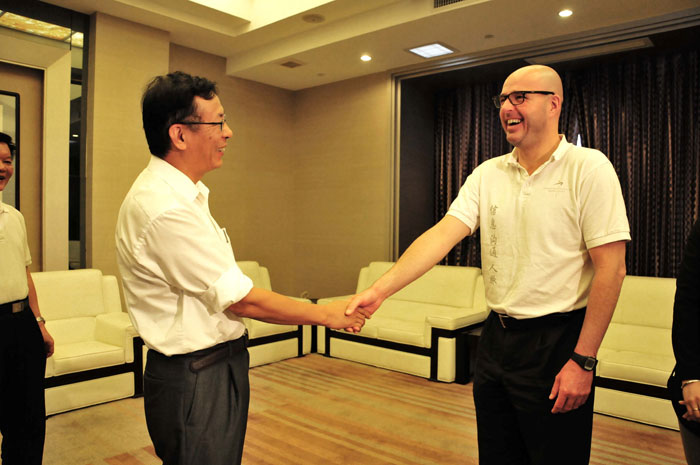 ͷе½(jng)Ļf(xi)(hu )ϯʩĸWL(fng)(wn)