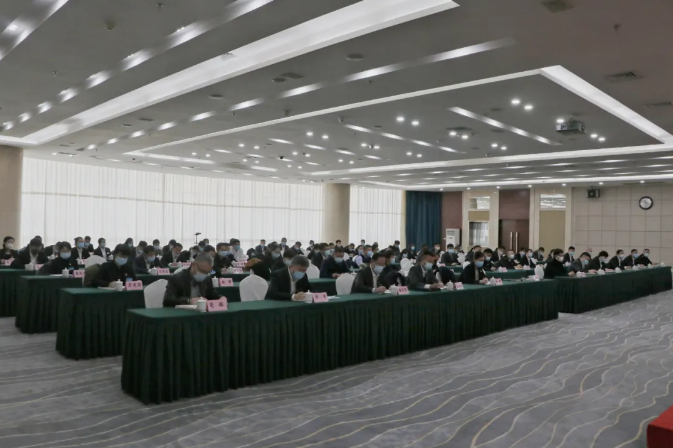 鞍勤集團、溫泉集團舉辦貫徹落實(shí)市第十三次黨代會(huì )精神宣講報告會(huì )(圖3)