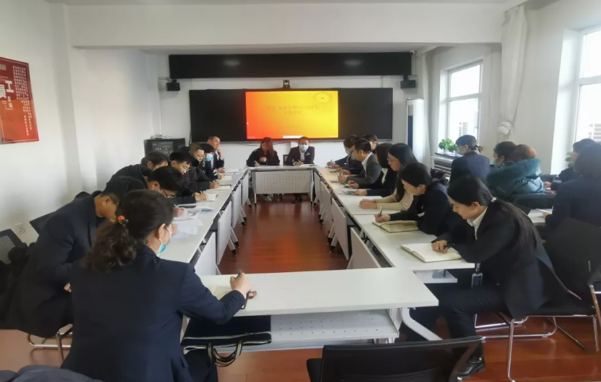 鞍勤集團、溫泉集團召開(kāi)“兩會(huì )”及元旦春節信訪(fǎng)維穩專(zhuān)題會(huì )議