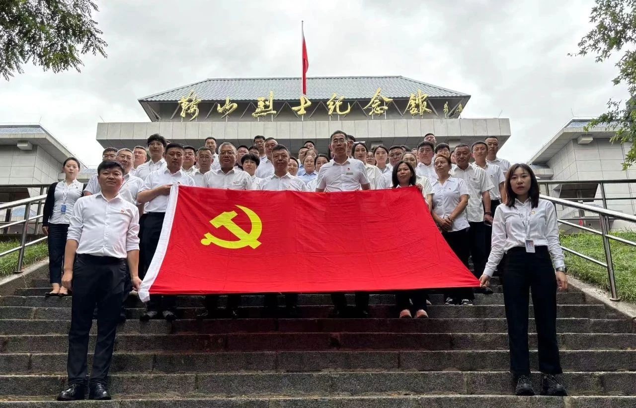 鞍勤集團、公服集團開(kāi)展“憶初心、強黨性、轉作風(fēng)、建新功”慶“七·一”主題黨日活動(dòng)